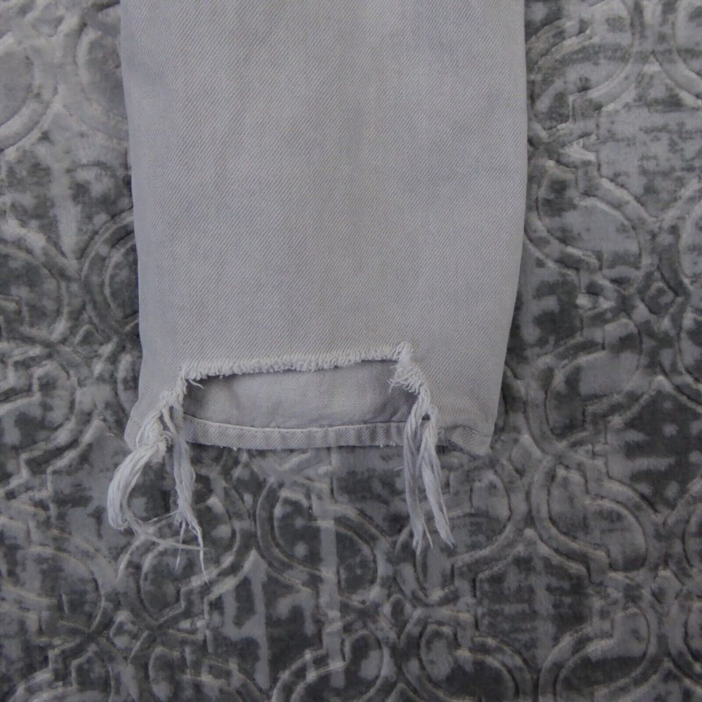 American Eagle Mom Jeans Size 12 Gray Light Wash Stretch Destroyed Distressed - Picture 9 of 16